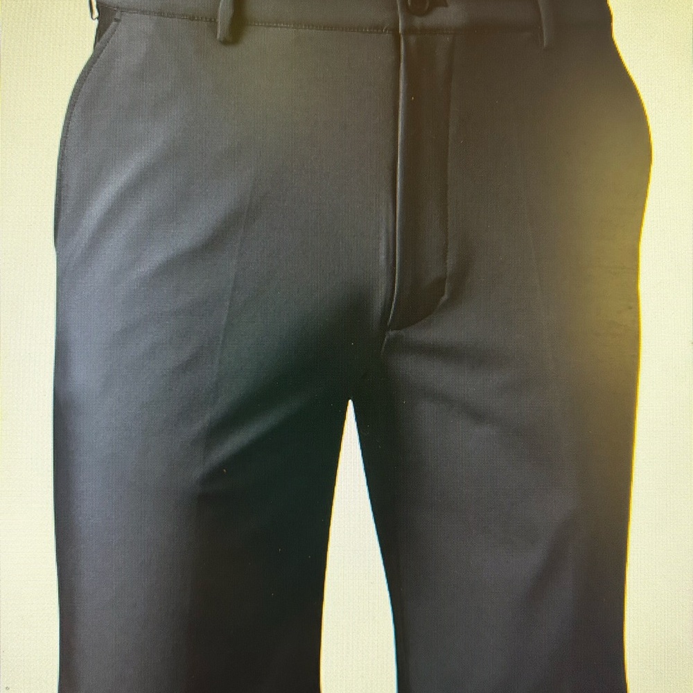 Greg Norman Collection Navy Flat Front Men's Shorts. Size 40